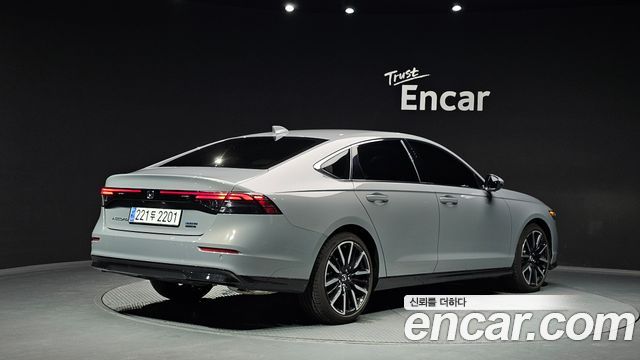 Honda Accord 11-го поколения 2.0 Hybrid Touring - фото 1