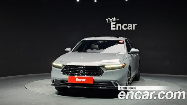 Honda Accord 11-го поколения 2.0 Hybrid Touring - фото 2