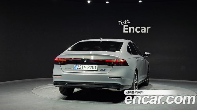 Honda Accord 11-го поколения 2.0 Hybrid Touring - фото 3