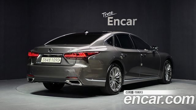 Lexus LS 500 3.5 Luxury AWD - фото 1