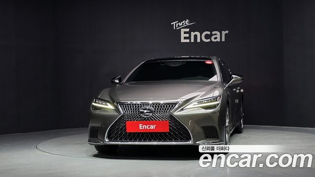 Lexus LS 500 3.5 Luxury AWD - фото 2