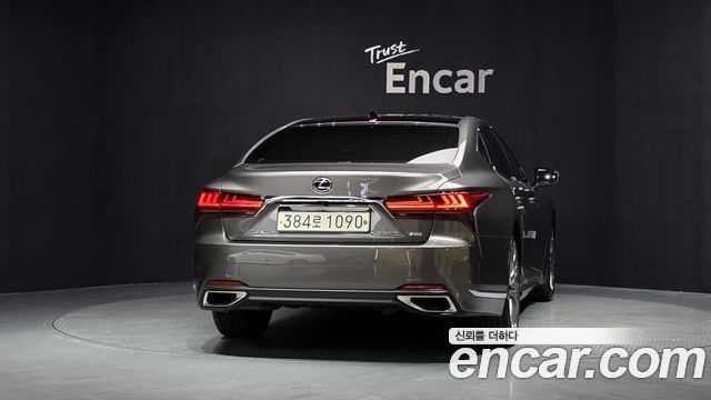 Lexus LS 500 3.5 Luxury AWD - фото 3