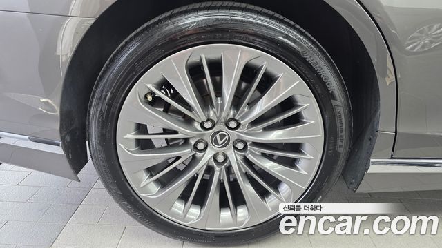 Lexus LS 500 3.5 Luxury AWD - фото 4