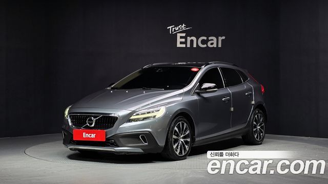 Volvo V40 Cross Country D3 - фото 0