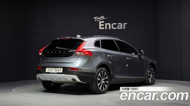 Volvo V40 Cross Country D3 - фото 1