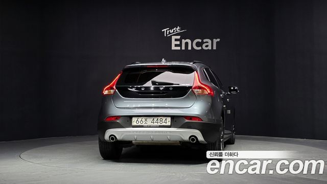 Volvo V40 Cross Country D3 - фото 3