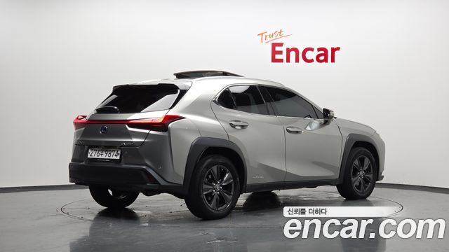 Lexus UX 250h 2.0 2WD - фото 1