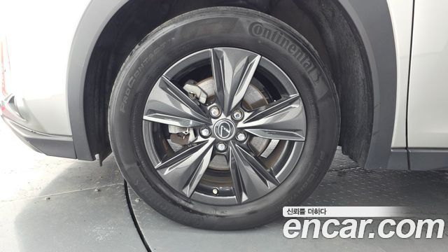 Lexus UX 250h 2.0 2WD - фото 4