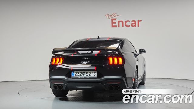Ford Mustang 7-го поколения 2.3 EcoBoost Premium Coupe - фото 3