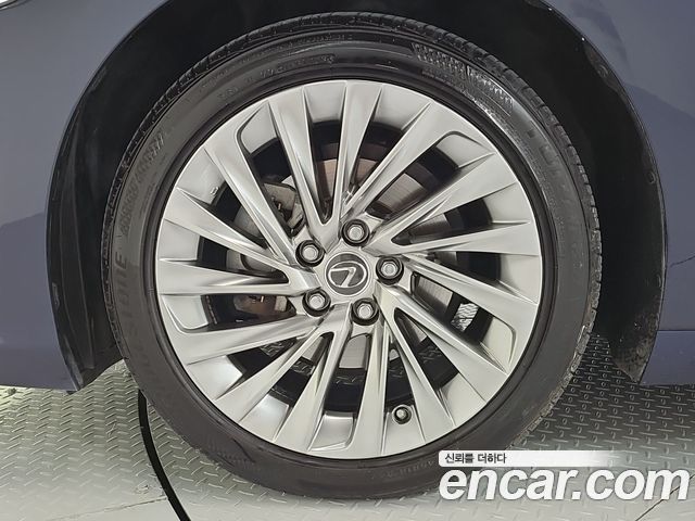 Lexus ES 300h 7-го поколения Executive - фото 4