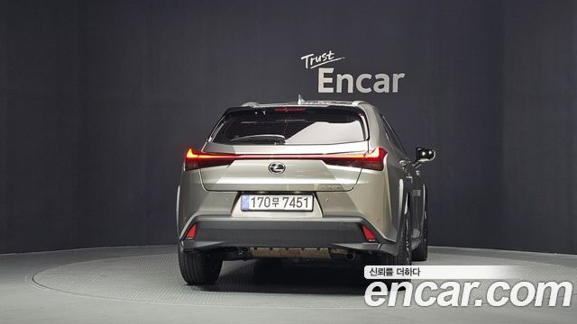 Lexus UX 250h 2.0 2WD - фото 3