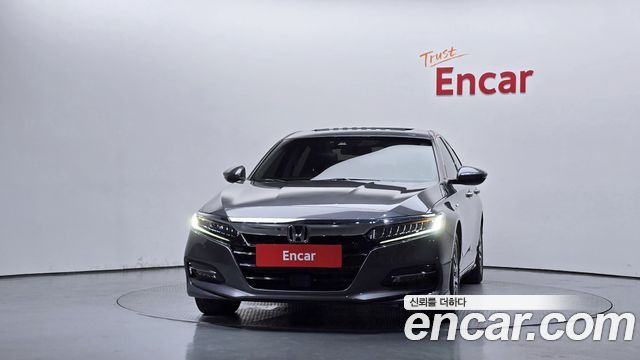 Honda Accord 10-го поколения 2.0 Hybrid Touring - фото 2