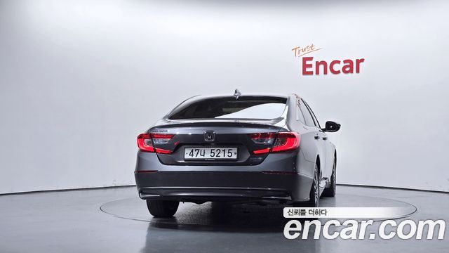 Honda Accord 10-го поколения 2.0 Hybrid Touring - фото 3