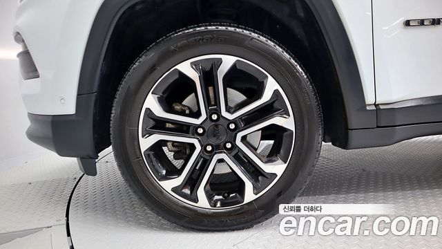 Jeep Compass 2-го поколения 2.4 Limitied AWD - фото 3