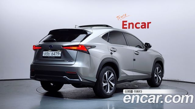 Lexus NX 300h Supreme - фото 1
