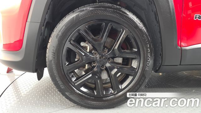 Jeep Renegade 1.3 Limited - фото 4