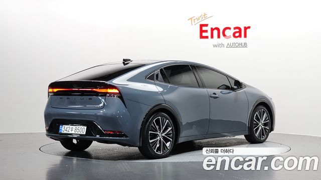 Toyota Prius 5-го поколения 2.0 XLE - фото 1