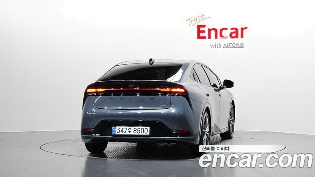 Toyota Prius 5-го поколения 2.0 XLE - фото 3