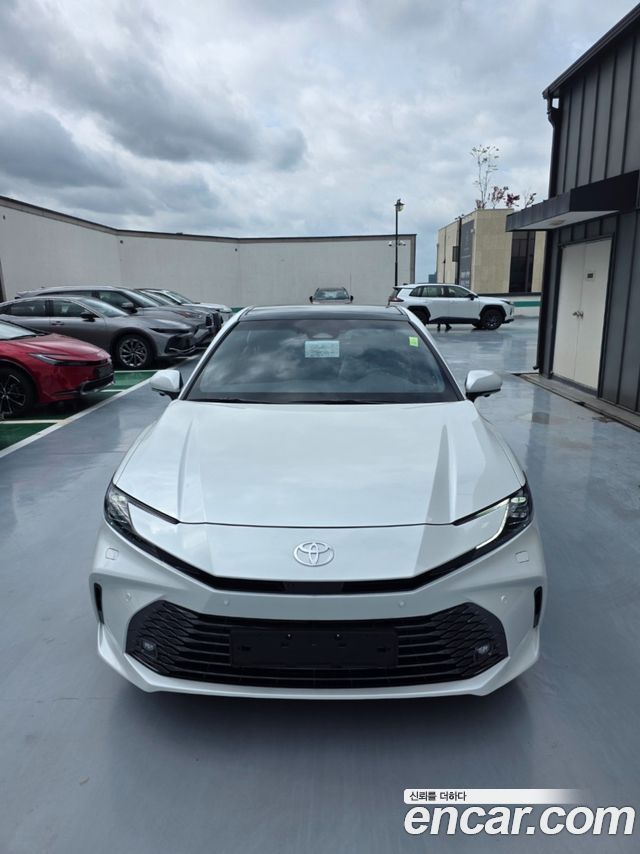 Toyota Camry XV80 2.5 XLE Premium Hybrid - фото 0