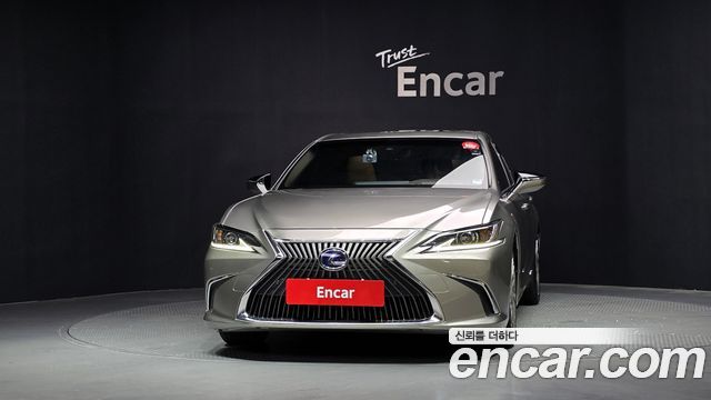 Lexus ES 300h 7-го поколения Luxury Plus - фото 2