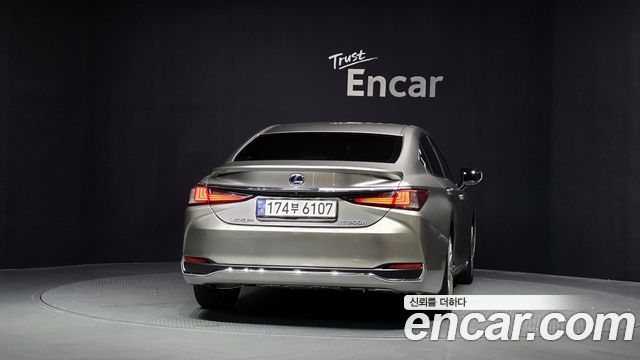 Lexus ES 300h 7-го поколения Luxury Plus - фото 3