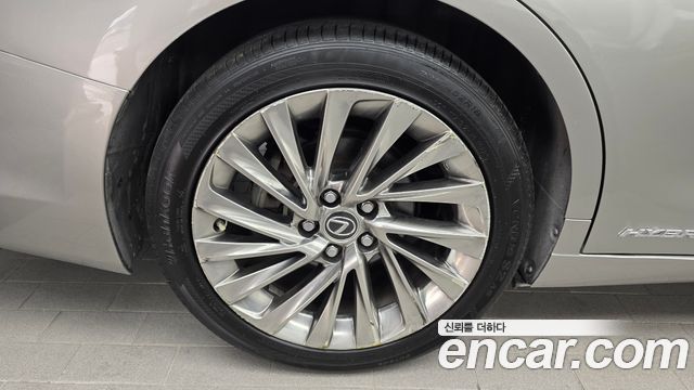 Lexus ES 300h 7-го поколения Luxury Plus - фото 4