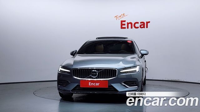 Volvo S60 3-го поколения B5 Inscription - фото 2