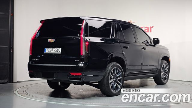 Cadillac Escalade 5-го поколения 6.2 Sports Platinum - фото 1