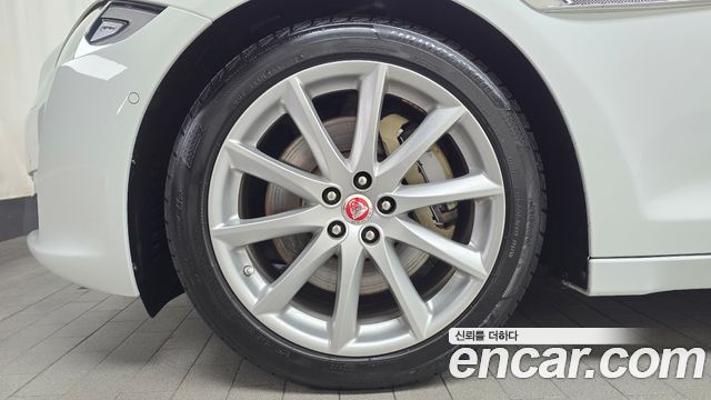Jaguar XJ 3.0D Premium Luxury LWB X351 - фото 4