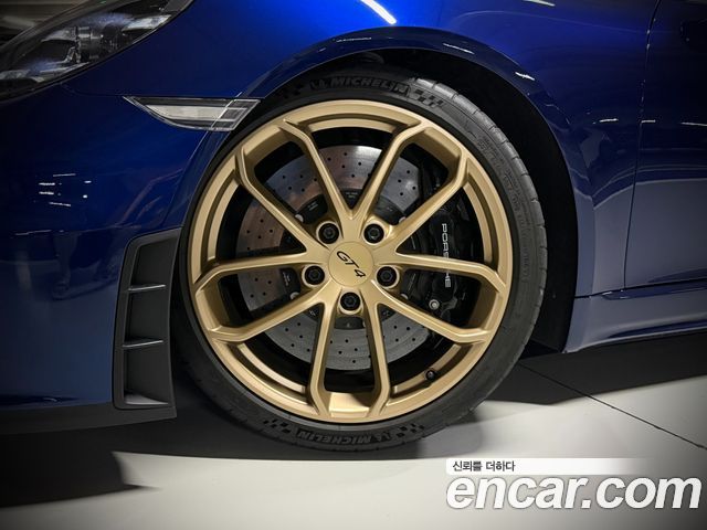 Porsche 718 Cayman 4.0 GT4 - фото 3
