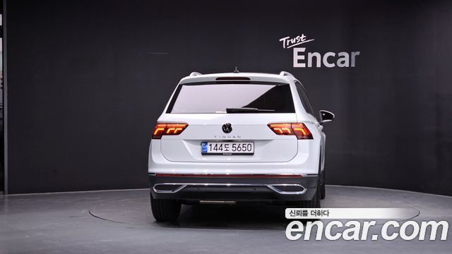 Volkswagen Tiguan 2-го поколения 2.0 TDI Prestige - фото 2