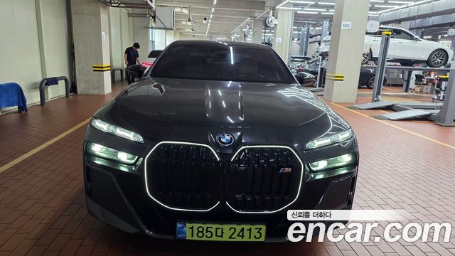 BMW i7 G70 M70 xDrive M Performance - фото 0