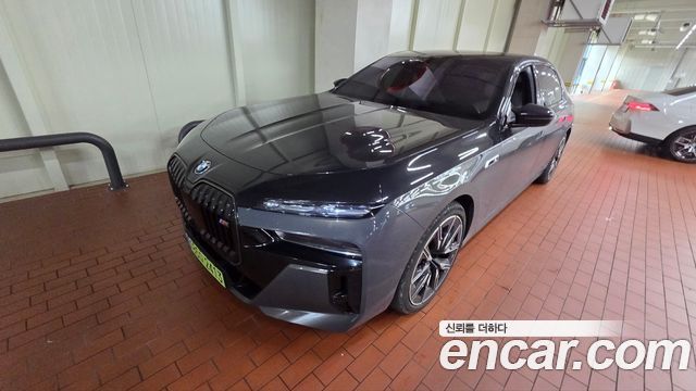 BMW i7 G70 M70 xDrive M Performance - фото 1