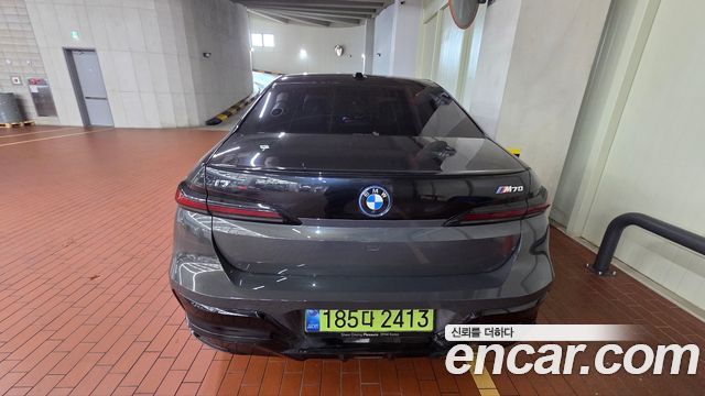 BMW i7 G70 M70 xDrive M Performance - фото 2