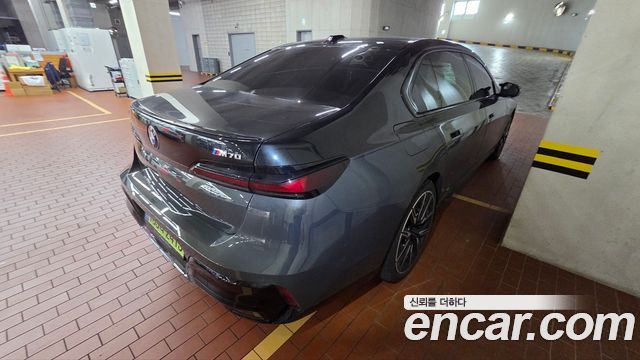 BMW i7 G70 M70 xDrive M Performance - фото 3