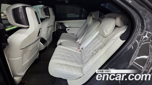 BMW i7 G70 M70 xDrive M Performance - фото 4