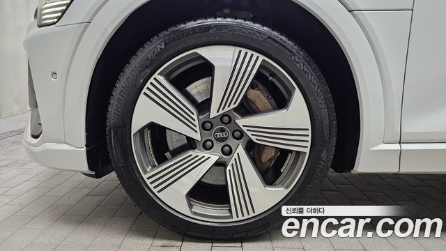 Audi e-Tron 55 Quattro Sportback - фото 3