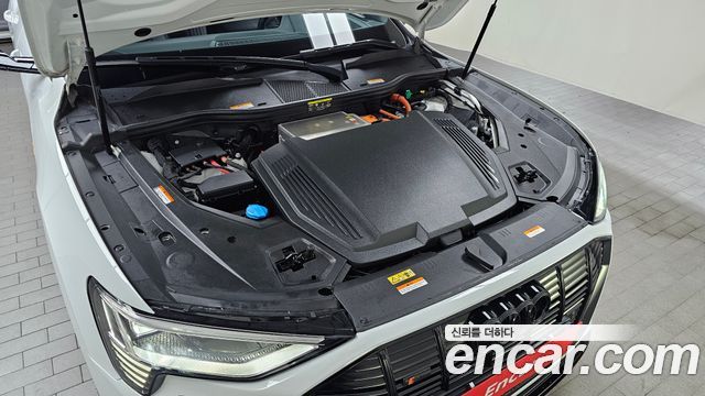 Audi e-Tron 55 Quattro Sportback - фото 4