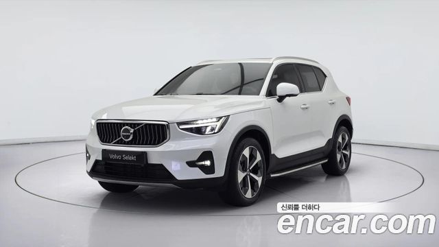 Volvo XC40 B4 Ultra Bright - фото 0