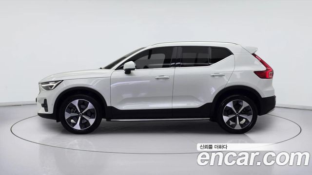 Volvo XC40 B4 Ultra Bright - фото 1