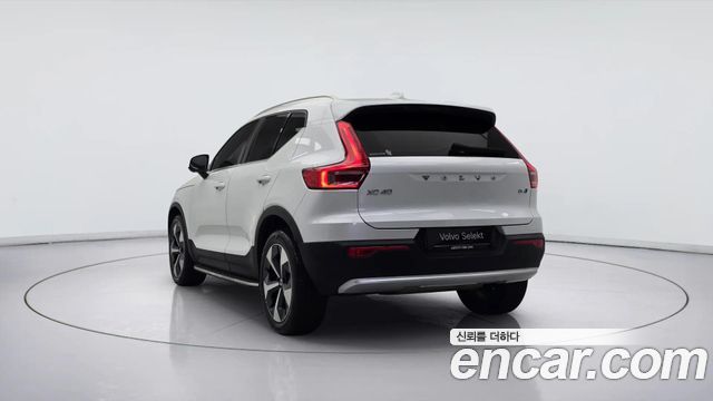 Volvo XC40 B4 Ultra Bright - фото 2