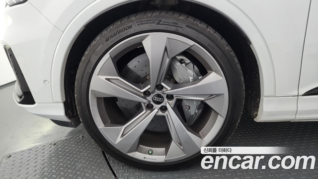 Audi SQ7 4.0 TFSI Quattro - фото 4