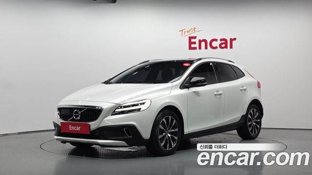 Volvo V40 Cross Country D3 - фото 0