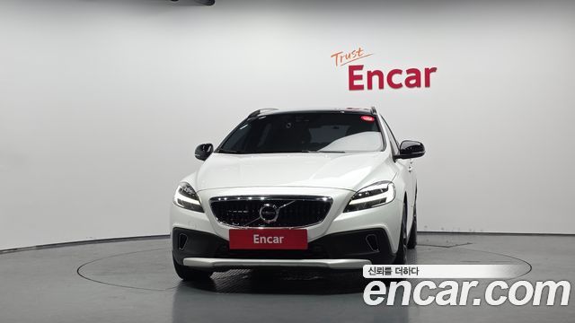 Volvo V40 Cross Country D3 - фото 2