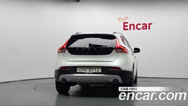 Volvo V40 Cross Country D3 - фото 3