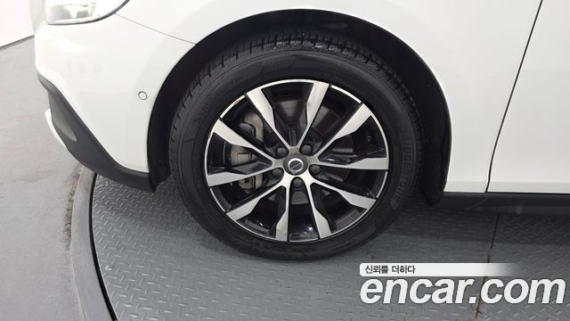 Volvo V40 Cross Country D3 - фото 4
