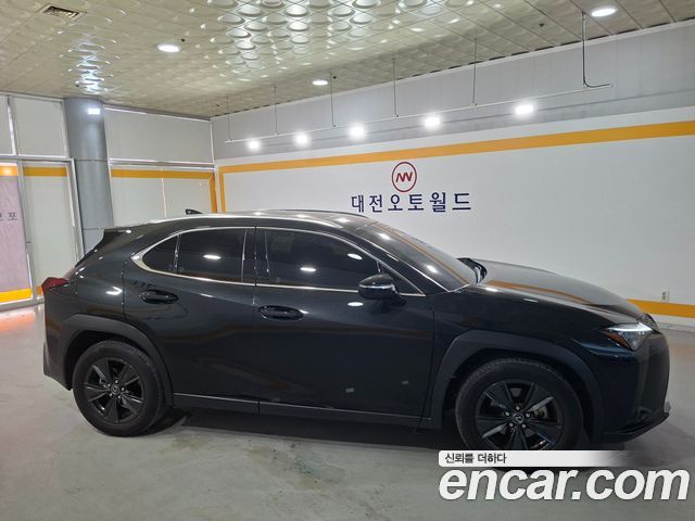 Lexus UX 300h 2.0 2WD - фото 4