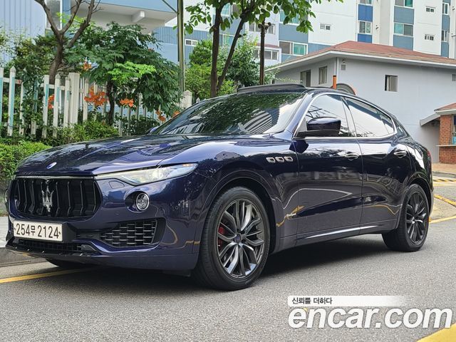 Maserati Levante 3.0 Diesel AWD - фото 0