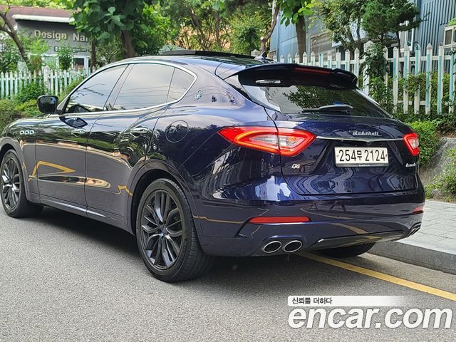 Maserati Levante 3.0 Diesel AWD - фото 1