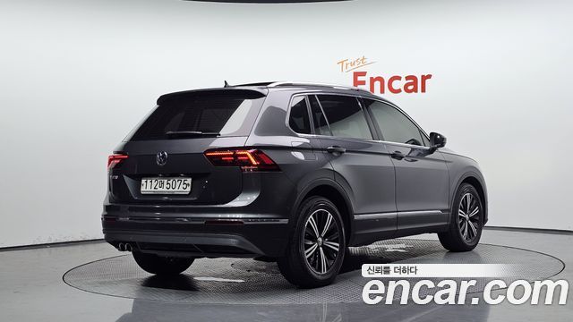 Volkswagen Tiguan 2-го поколения 2.0 TDI Prestige - фото 1